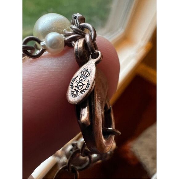 Multilayer copper tones Faux pearl collar necklace and dangle earrings - Picture 4 of 7